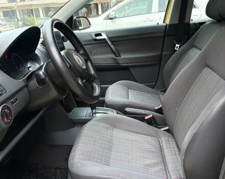 Желтый Фольксваген Поло, объемом двигателя 1.39 л и пробегом 239 тыс. км за 5000 $, фото 13 на Automoto.ua