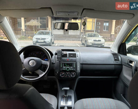 Желтый Фольксваген Поло, объемом двигателя 1.39 л и пробегом 239 тыс. км за 5000 $, фото 20 на Automoto.ua