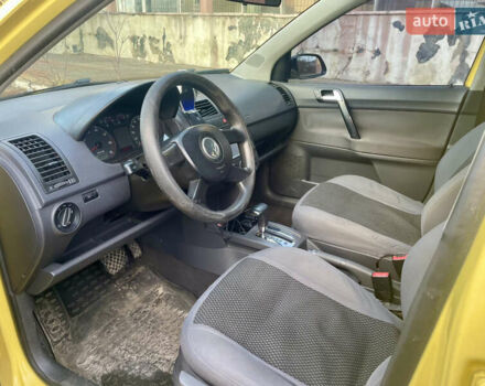 Жовтий Фольксваген Поло, об'ємом двигуна 1.4 л та пробігом 183 тис. км за 5700 $, фото 6 на Automoto.ua