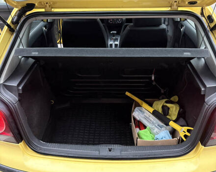 Желтый Фольксваген Поло, объемом двигателя 1.39 л и пробегом 239 тыс. км за 5000 $, фото 22 на Automoto.ua