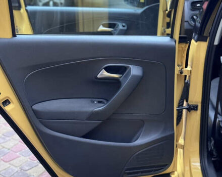 Желтый Фольксваген Поло, объемом двигателя 1.2 л и пробегом 204 тыс. км за 6000 $, фото 18 на Automoto.ua