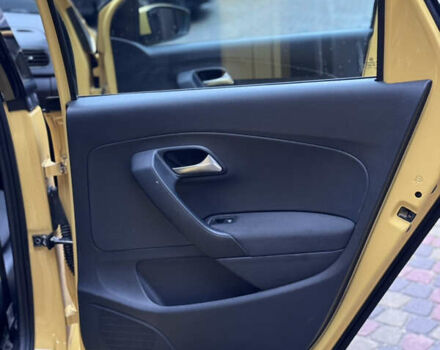 Желтый Фольксваген Поло, объемом двигателя 1.2 л и пробегом 204 тыс. км за 6000 $, фото 20 на Automoto.ua