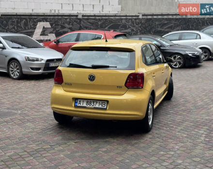 Желтый Фольксваген Поло, объемом двигателя 1.2 л и пробегом 204 тыс. км за 6000 $, фото 5 на Automoto.ua