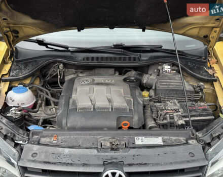 Желтый Фольксваген Поло, объемом двигателя 1.2 л и пробегом 204 тыс. км за 6000 $, фото 24 на Automoto.ua