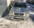Серый Фольксваген Поло, объемом двигателя 1.4 л и пробегом 300 тыс. км за 500 $, фото 1 на Automoto.ua