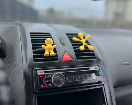 Сірий Фольксваген Поло, об'ємом двигуна 1.4 л та пробігом 380 тис. км за 1950 $, фото 16 на Automoto.ua