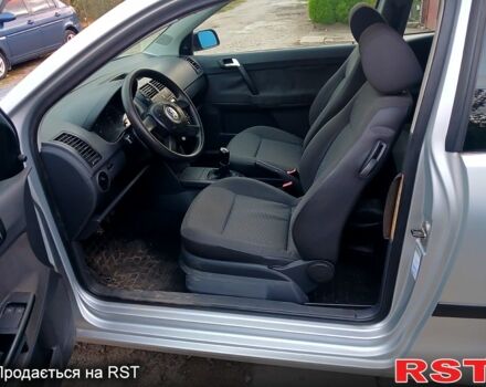 Серый Фольксваген Поло, объемом двигателя 1.2 л и пробегом 220 тыс. км за 3000 $, фото 4 на Automoto.ua