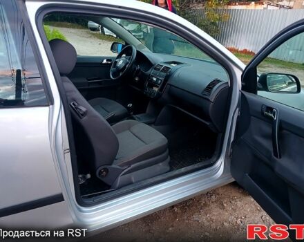 Серый Фольксваген Поло, объемом двигателя 1.2 л и пробегом 220 тыс. км за 3000 $, фото 5 на Automoto.ua