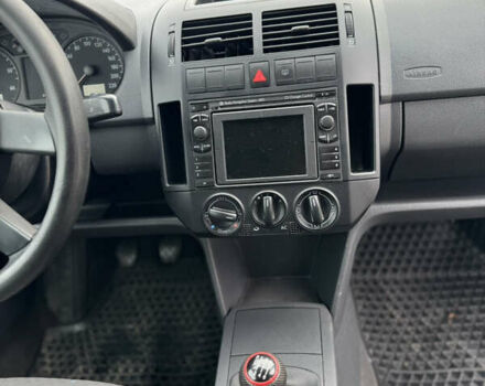 Серый Фольксваген Поло, объемом двигателя 1.2 л и пробегом 217 тыс. км за 2300 $, фото 12 на Automoto.ua