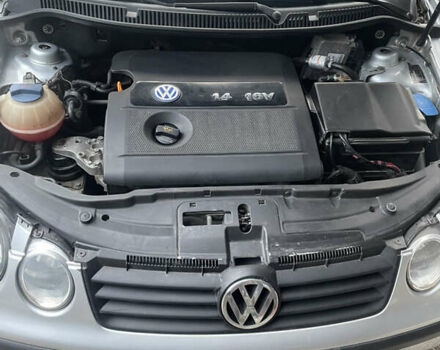 Серый Фольксваген Поло, объемом двигателя 1.4 л и пробегом 255 тыс. км за 3000 $, фото 5 на Automoto.ua