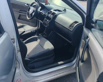 Серый Фольксваген Поло, объемом двигателя 1.39 л и пробегом 410 тыс. км за 3500 $, фото 4 на Automoto.ua