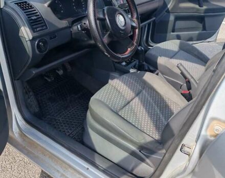 Серый Фольксваген Поло, объемом двигателя 1.39 л и пробегом 410 тыс. км за 3500 $, фото 5 на Automoto.ua