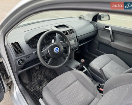 Серый Фольксваген Поло, объемом двигателя 1.2 л и пробегом 217 тыс. км за 2300 $, фото 7 на Automoto.ua