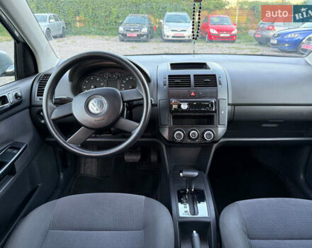 Сірий Фольксваген Поло, об'ємом двигуна 1.39 л та пробігом 158 тис. км за 5800 $, фото 7 на Automoto.ua
