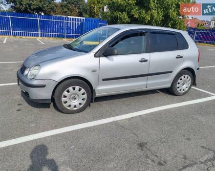 Серый Фольксваген Поло, объемом двигателя 1.39 л и пробегом 410 тыс. км за 3500 $, фото 2 на Automoto.ua