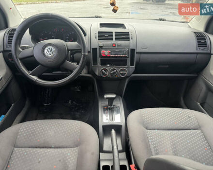 Серый Фольксваген Поло, объемом двигателя 1.39 л и пробегом 301 тыс. км за 3950 $, фото 6 на Automoto.ua