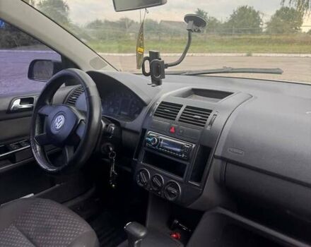 Серый Фольксваген Поло, объемом двигателя 1.4 л и пробегом 250 тыс. км за 4500 $, фото 3 на Automoto.ua