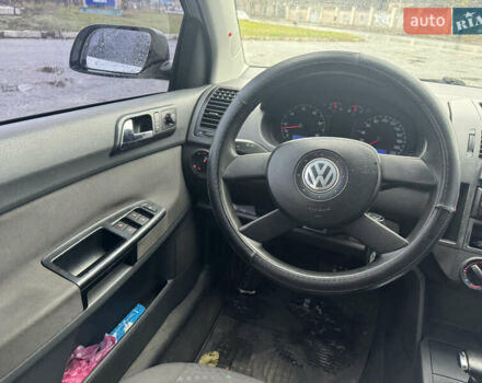 Серый Фольксваген Поло, объемом двигателя 1.39 л и пробегом 301 тыс. км за 3950 $, фото 7 на Automoto.ua