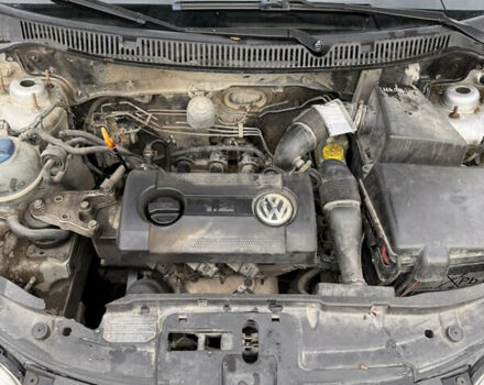 Серый Фольксваген Поло, объемом двигателя 1.2 л и пробегом 272 тыс. км за 3500 $, фото 12 на Automoto.ua