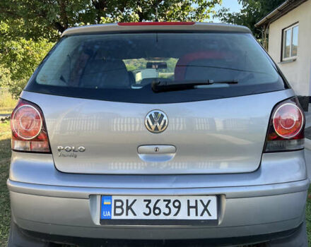 Серый Фольксваген Поло, объемом двигателя 1.2 л и пробегом 165 тыс. км за 4600 $, фото 1 на Automoto.ua
