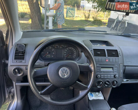 Серый Фольксваген Поло, объемом двигателя 1.2 л и пробегом 165 тыс. км за 4600 $, фото 4 на Automoto.ua