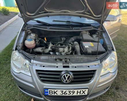 Серый Фольксваген Поло, объемом двигателя 1.2 л и пробегом 165 тыс. км за 3700 $, фото 4 на Automoto.ua