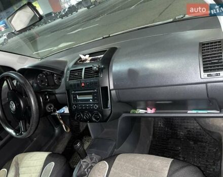 Серый Фольксваген Поло, объемом двигателя 1.42 л и пробегом 323 тыс. км за 4300 $, фото 8 на Automoto.ua