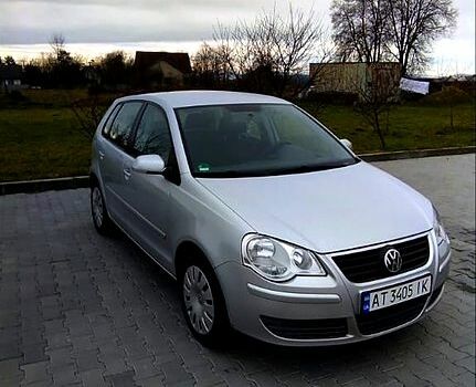Серый Фольксваген Поло, объемом двигателя 1.4 л и пробегом 196 тыс. км за 4500 $, фото 1 на Automoto.ua
