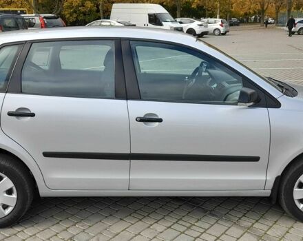 Сірий Фольксваген Поло, об'ємом двигуна 1.4 л та пробігом 195 тис. км за 5800 $, фото 7 на Automoto.ua