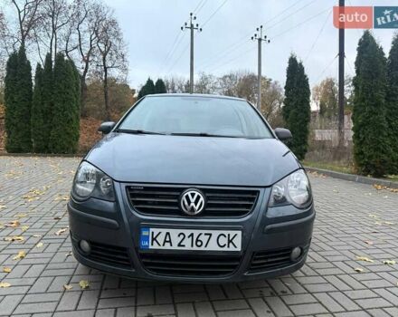 Серый Фольксваген Поло, объемом двигателя 1.4 л и пробегом 208 тыс. км за 4600 $, фото 1 на Automoto.ua