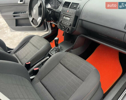 Серый Фольксваген Поло, объемом двигателя 1.42 л и пробегом 265 тыс. км за 5000 $, фото 6 на Automoto.ua