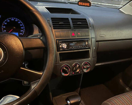 Сірий Фольксваген Поло, об'ємом двигуна 1.4 л та пробігом 113 тис. км за 5200 $, фото 40 на Automoto.ua