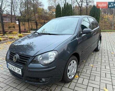 Серый Фольксваген Поло, объемом двигателя 1.4 л и пробегом 208 тыс. км за 4600 $, фото 3 на Automoto.ua