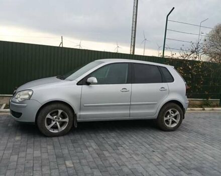 Серый Фольксваген Поло, объемом двигателя 1.2 л и пробегом 220 тыс. км за 3900 $, фото 1 на Automoto.ua