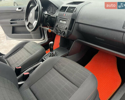 Серый Фольксваген Поло, объемом двигателя 1.42 л и пробегом 265 тыс. км за 5000 $, фото 5 на Automoto.ua