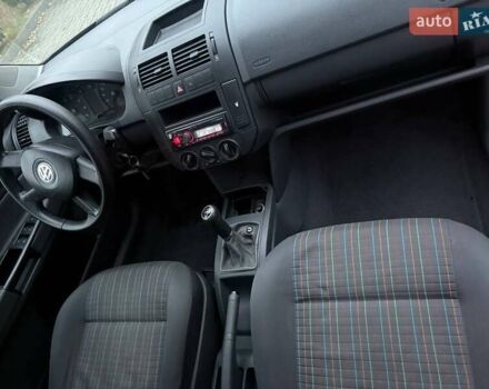 Серый Фольксваген Поло, объемом двигателя 1.4 л и пробегом 208 тыс. км за 4600 $, фото 10 на Automoto.ua