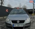 Серый Фольксваген Поло, объемом двигателя 1.4 л и пробегом 150 тыс. км за 4800 $, фото 1 на Automoto.ua