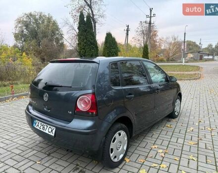 Серый Фольксваген Поло, объемом двигателя 1.4 л и пробегом 208 тыс. км за 4600 $, фото 7 на Automoto.ua