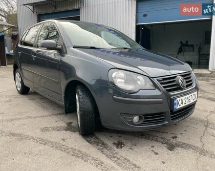 Серый Фольксваген Поло, объемом двигателя 1.39 л и пробегом 208 тыс. км за 4500 $, фото 1 на Automoto.ua