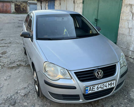 Сірий Фольксваген Поло, об'ємом двигуна 1.39 л та пробігом 137 тис. км за 4700 $, фото 4 на Automoto.ua