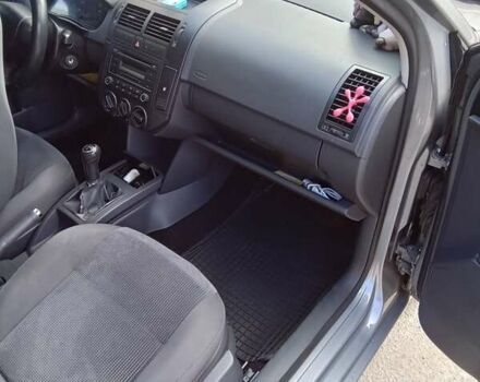 Сірий Фольксваген Поло, об'ємом двигуна 1.2 л та пробігом 243 тис. км за 3500 $, фото 9 на Automoto.ua