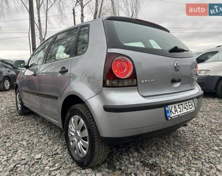 Серый Фольксваген Поло, объемом двигателя 1.4 л и пробегом 278 тыс. км за 5400 $, фото 3 на Automoto.ua