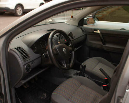 Сірий Фольксваген Поло, об'ємом двигуна 1.4 л та пробігом 183 тис. км за 5200 $, фото 3 на Automoto.ua