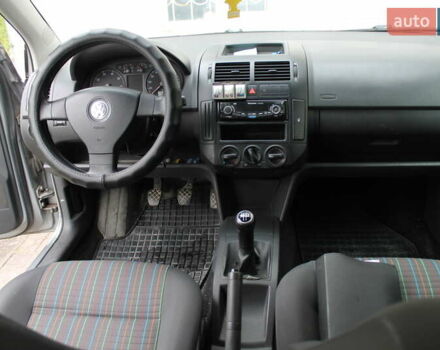 Серый Фольксваген Поло, объемом двигателя 1.4 л и пробегом 263 тыс. км за 4500 $, фото 18 на Automoto.ua