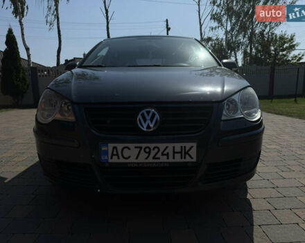 Серый Фольксваген Поло, объемом двигателя 1.4 л и пробегом 310 тыс. км за 4800 $, фото 1 на Automoto.ua