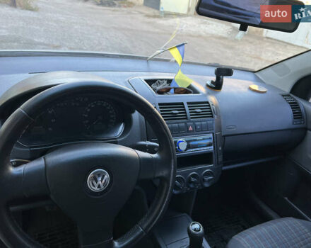 Сірий Фольксваген Поло, об'ємом двигуна 1.39 л та пробігом 137 тис. км за 4700 $, фото 11 на Automoto.ua