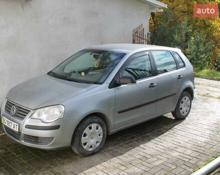 Серый Фольксваген Поло, объемом двигателя 1.4 л и пробегом 263 тыс. км за 4500 $, фото 3 на Automoto.ua