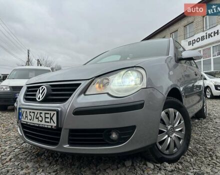 Серый Фольксваген Поло, объемом двигателя 1.4 л и пробегом 278 тыс. км за 5400 $, фото 1 на Automoto.ua