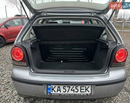 Серый Фольксваген Поло, объемом двигателя 1.4 л и пробегом 278 тыс. км за 5400 $, фото 8 на Automoto.ua