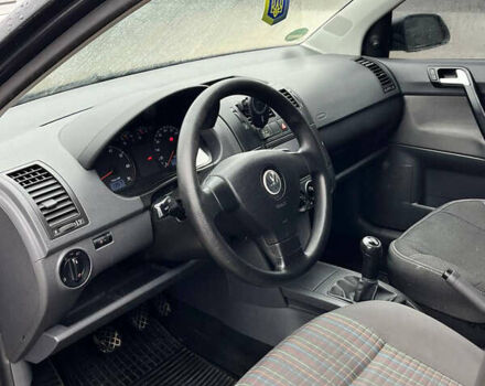 Серый Фольксваген Поло, объемом двигателя 1.57 л и пробегом 265 тыс. км за 4400 $, фото 7 на Automoto.ua